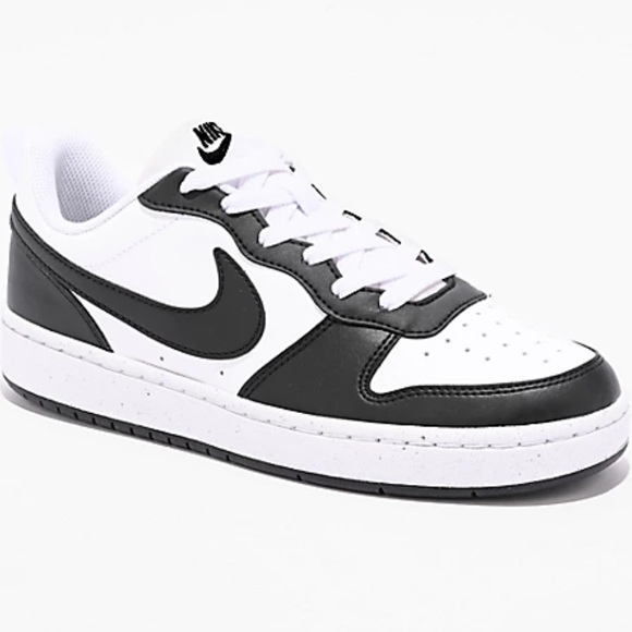 Nike Shoes - NWT!! Nike Low-Top Sneakers in White and Black